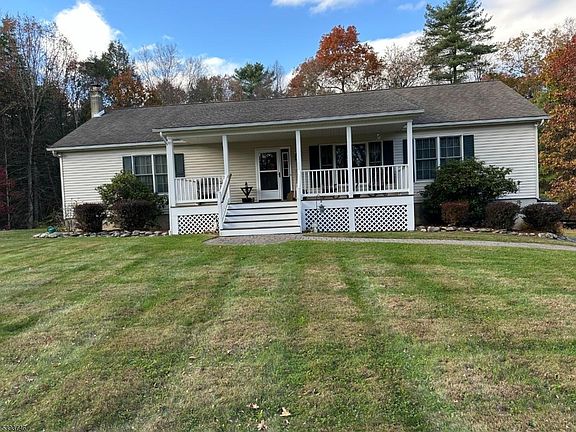 2nd image of 5 Twin Pond Rd