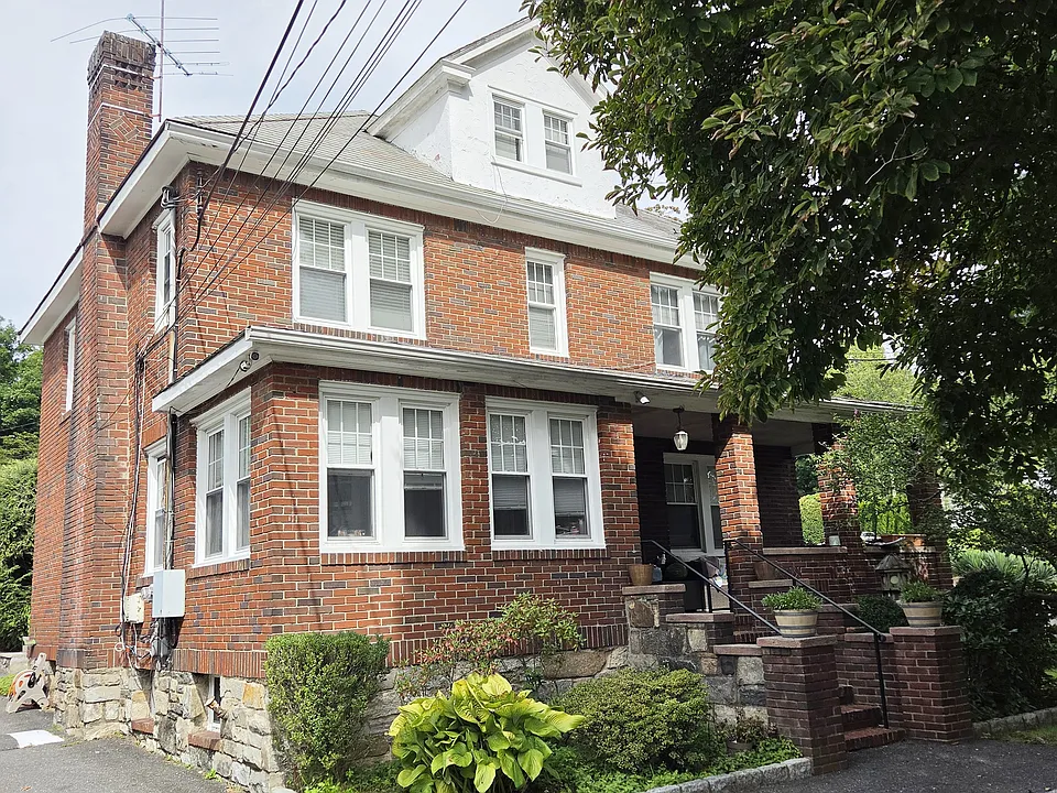 96 Valley Rd #2