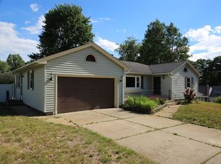 14 Wesley St, Dracut, MA 01826