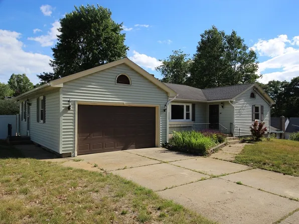 14 Wesley St, Dracut, MA 01826
