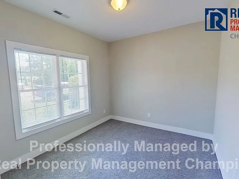 305 Cypress Ave — Photo 14