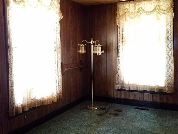 5th image of 145 N Sheffield Ave