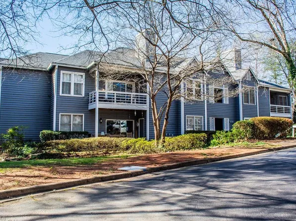 382 Meadows Cir, Winston Salem, NC 27104
