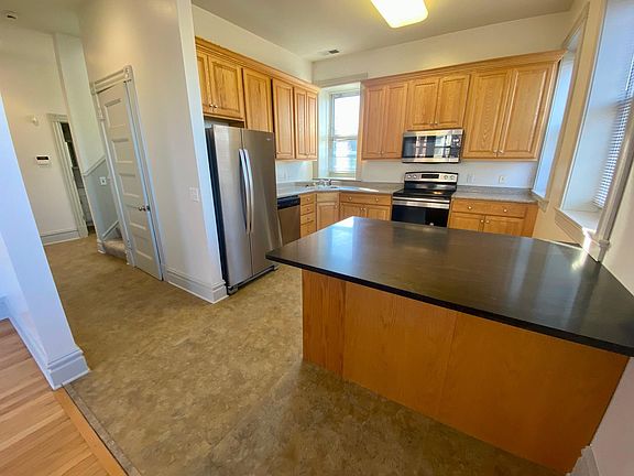 2nd image of 3903 Shenandoah Ave APT B