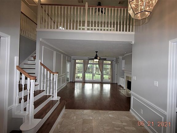 3rd image of 4422 Village Corner Dr