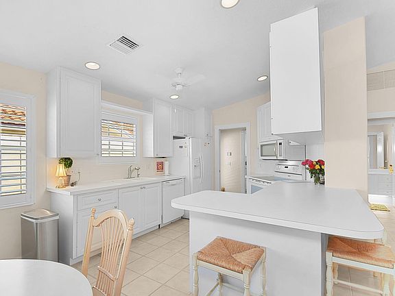 5th image of 8016 SE Peppercorn Court