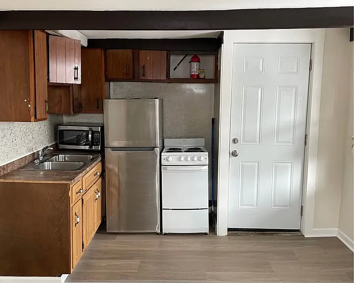 925 Butternut St #1 — Photo 2
