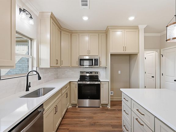 5th image of 338 Millie Ct
