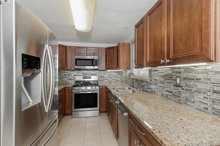 3 bed, 2.0 bath, 1352 sqft, $1,800 — Photo 3