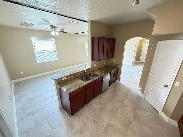 2411 Grasmere View Pkwy N — Photo 16