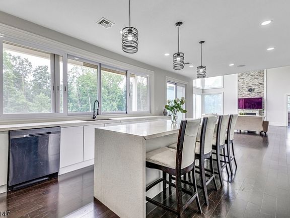 5th image of 6 Windsor Dr