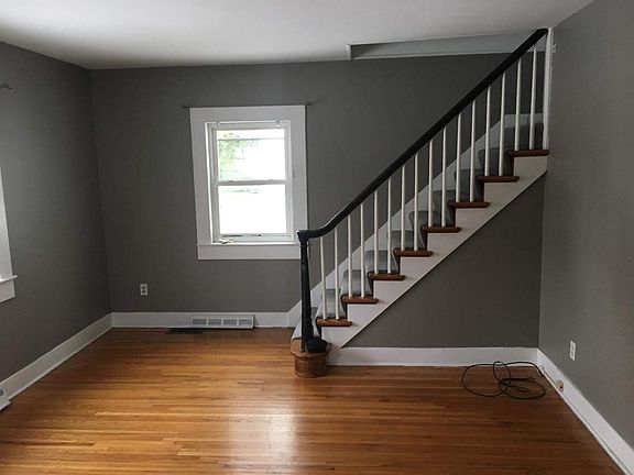 4th image of 633 Emerson Dr