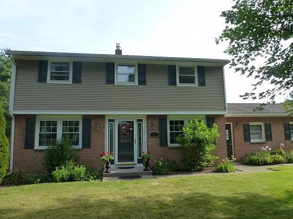 1st image of 17 Cherry Ln