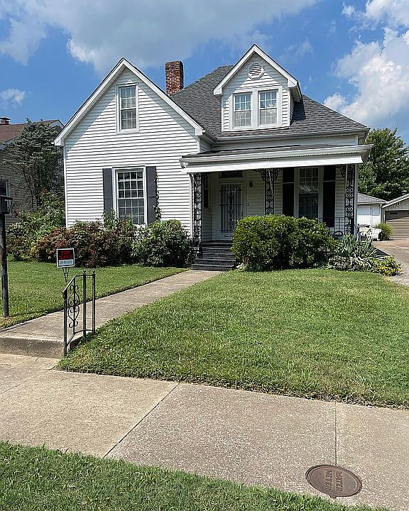 Great Curb Appeal!