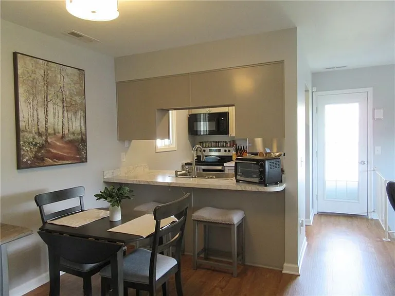 524 Eastbrooke Ln — Photo 5