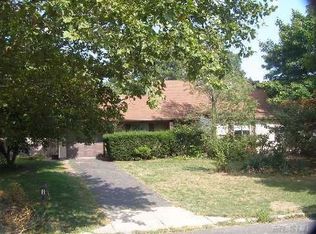 11 Sundial Ln, Bellport, NY 11713