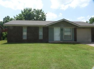 213 S Meadow Ln, Mustang, OK 73064