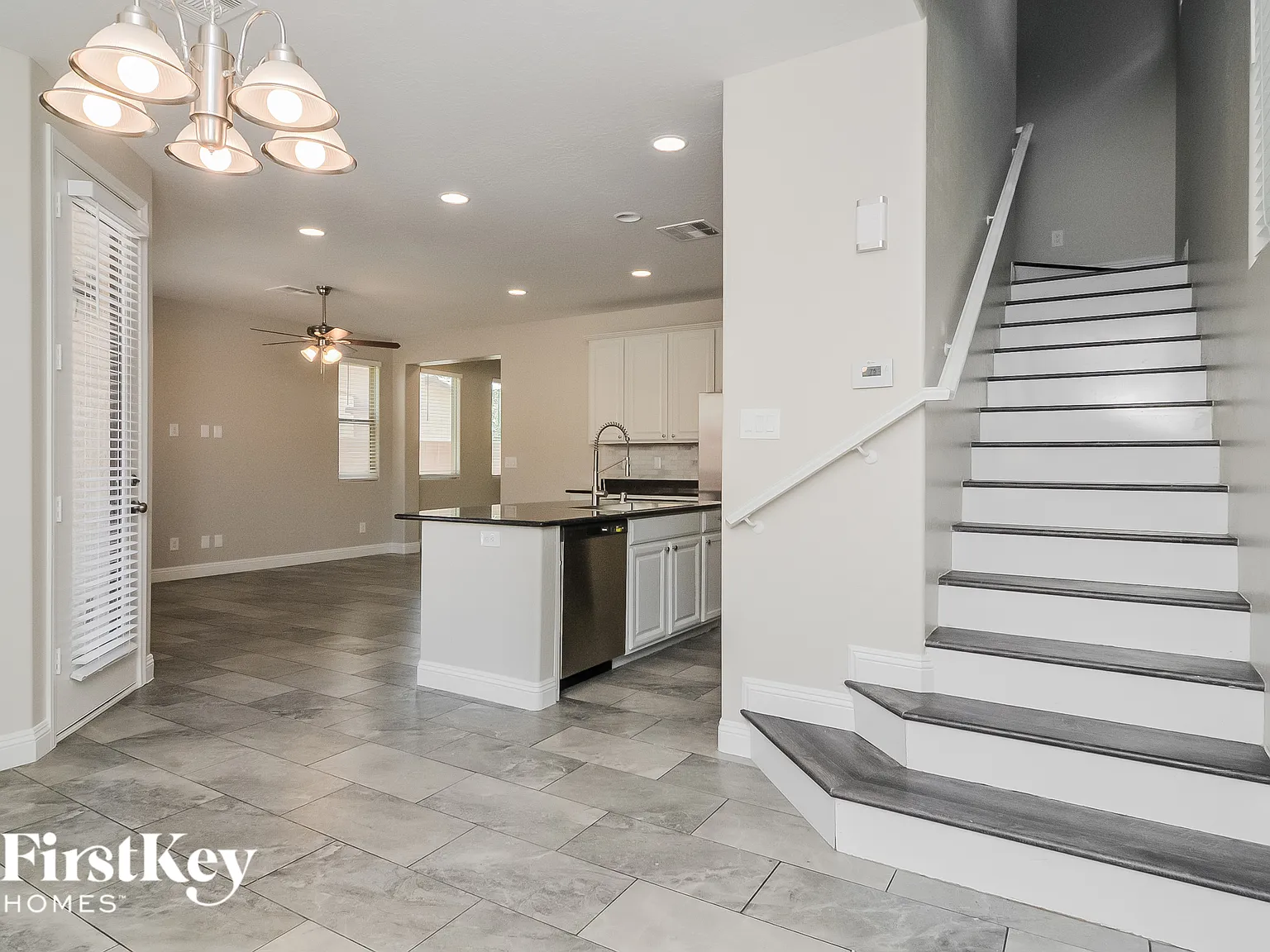 3 bed, 2.5 bath, 1690 sqft, $2,010 — Photo 4