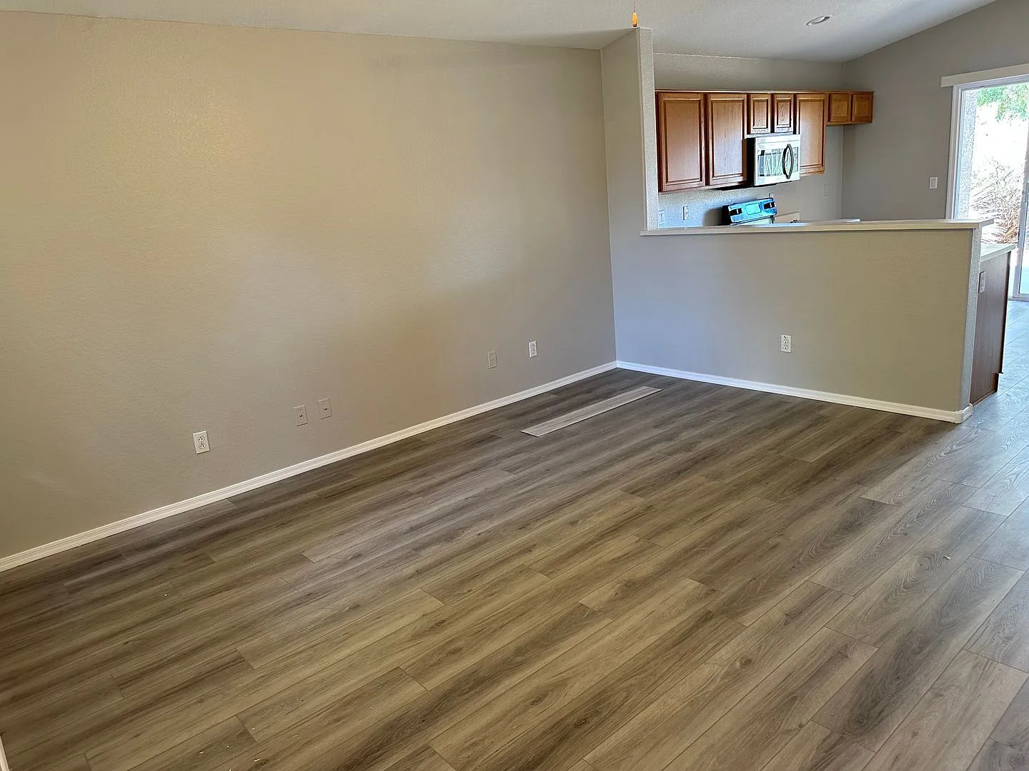 3 bed, 2.0 bath, 1127 sqft, $1,850 — Photo 3