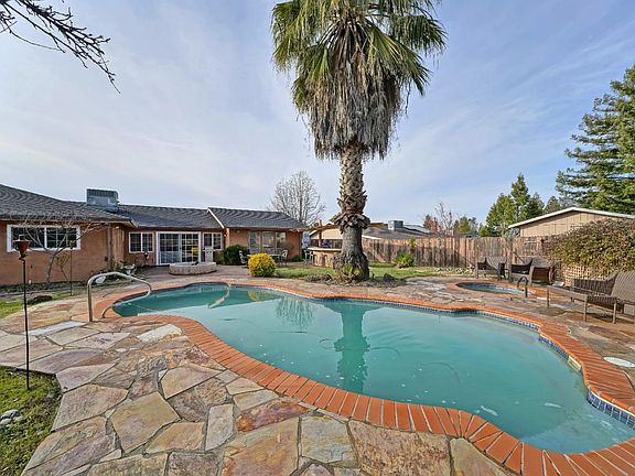 4th image of 2789 La Crescenta Dr