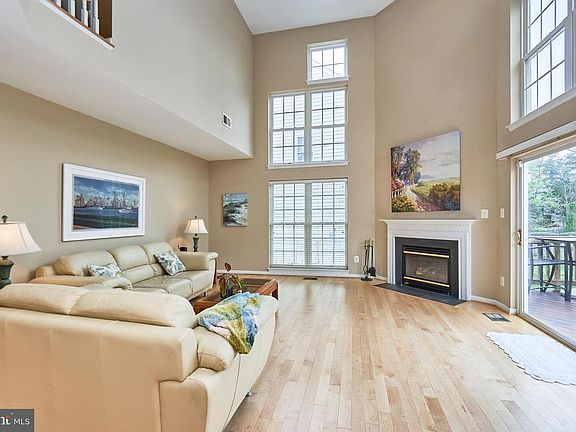 5th image of 9362 Worthington Dr