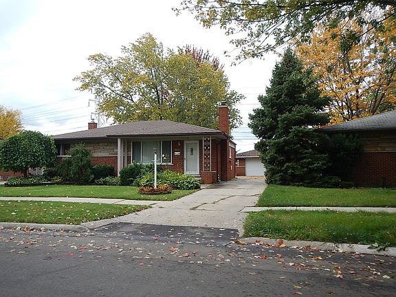 3rd image of 26557 Newport Ave