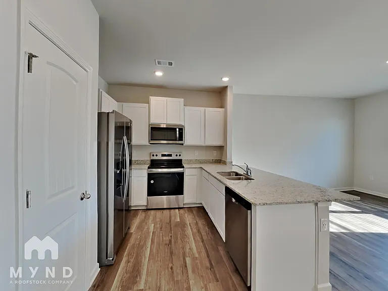 1005 N 2nd Ave NW #8 — Photo 5