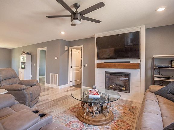 5th image of 245 Anna Dr