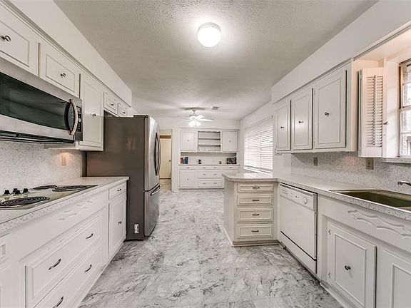 3rd image of 7406 Whispering Pines Dr