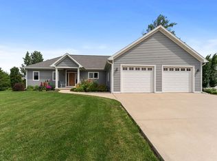 1222 W Juniper St, Sturgeon Bay, WI 54235