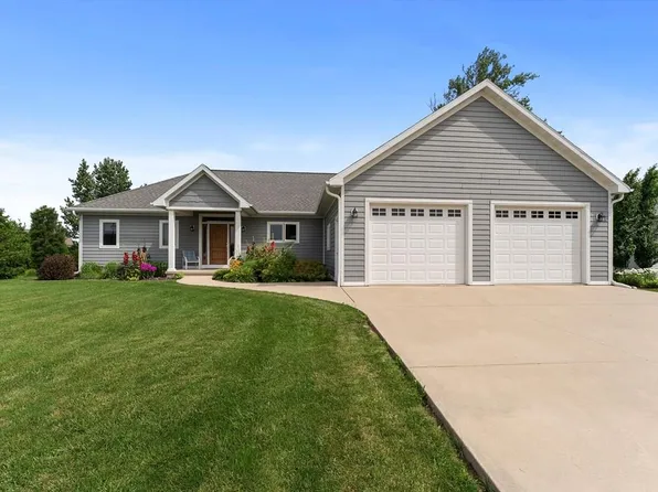 1222 W Juniper St, Sturgeon Bay, WI 54235