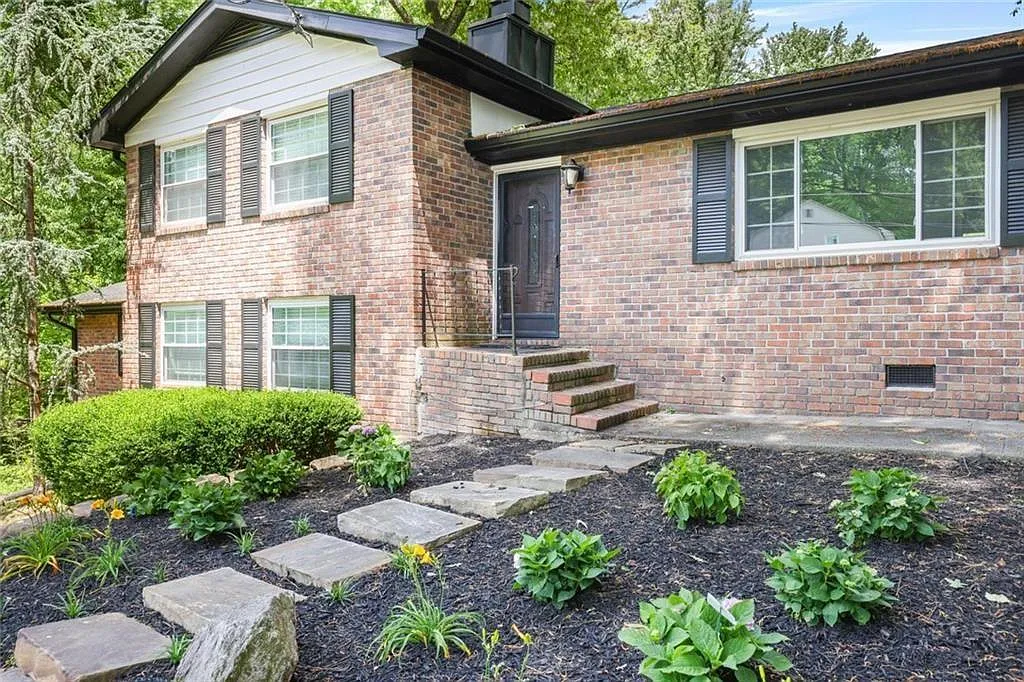 3 bed, 2.0 bath, 1928 sqft, $2,800 — Photo 1
