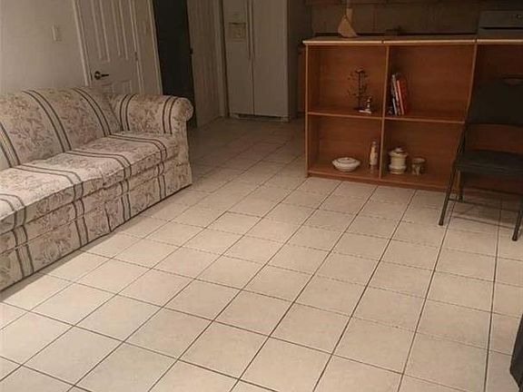 4th image of 467 Limeridge Rd W