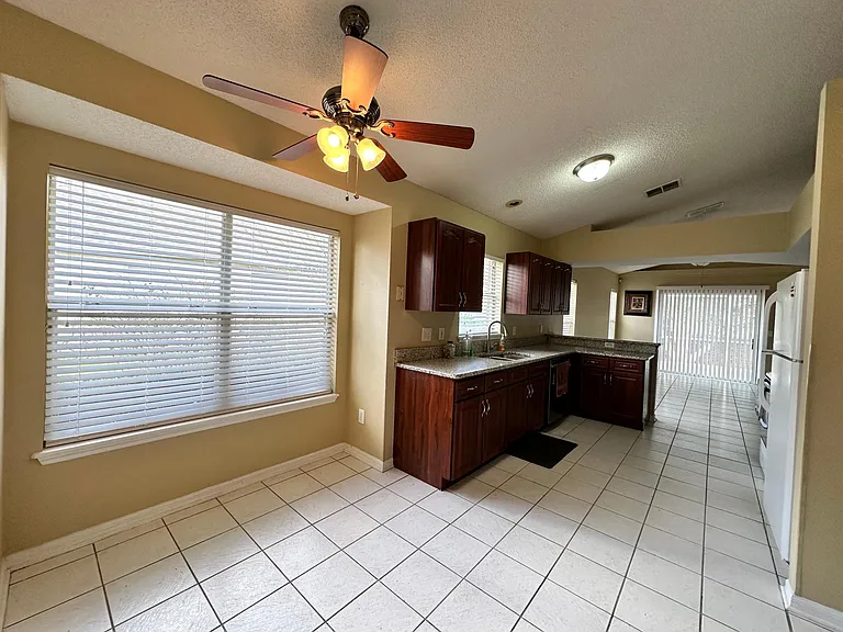 kitchen eating area