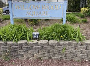 20 Willow Wood Sq #OO20, East Rutherford, NJ 07073