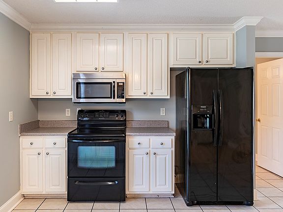 5th image of 306 Saint Clair Dr