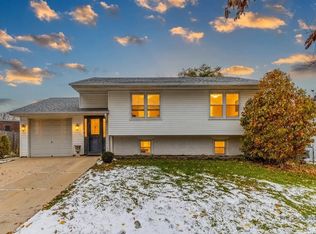 1096 Beechwood Rd, Buffalo Grove, IL