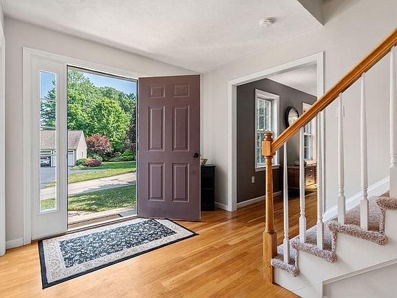 5th image of 7 Evergreen Ln