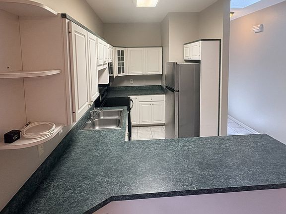 3rd image of 1054 Claudia St