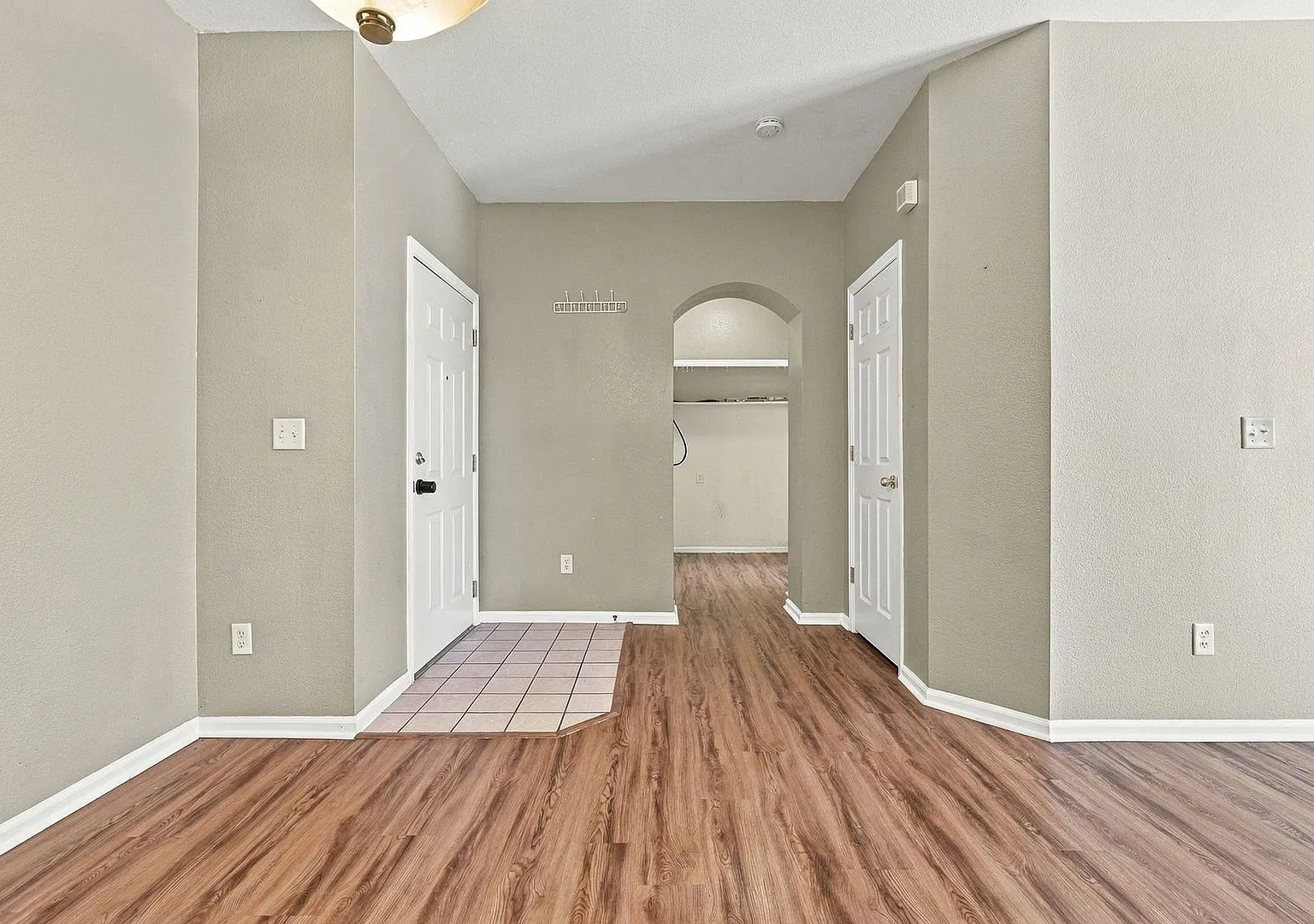 Beautiful Ground-Floor 2-Bedroom Condo with Private Balcony & Great Location! — Photo 3