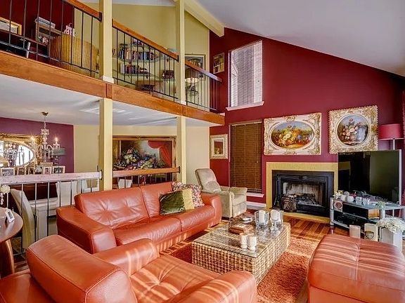 2nd image of 3333 Bloomingdale Dr #33