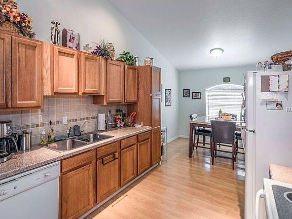 5th image of 137 Dorman St