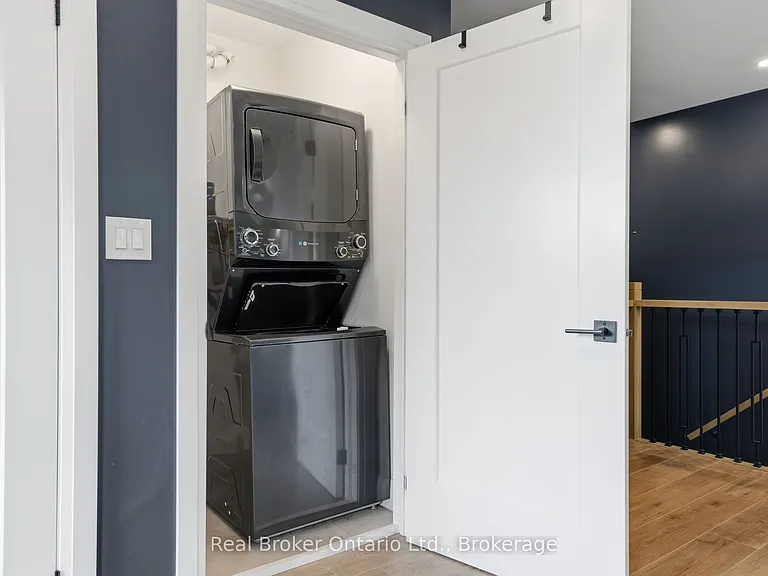 58 Rosslyn Ave N #2 — Photo 23