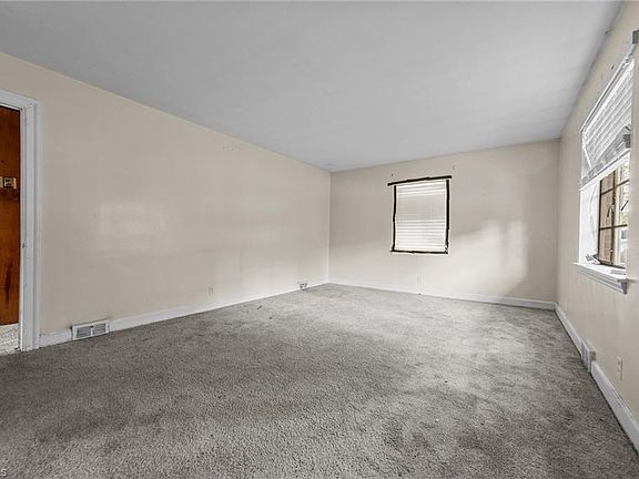4th image of 410 E 28th St