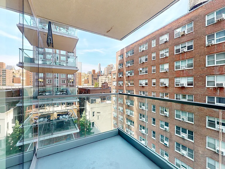 237 E 34th St #805 — Photo 3
