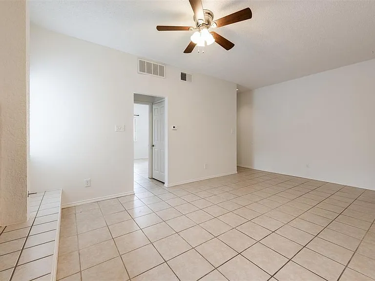 9100 Mountain Ridge Dr #105 — Photo 13