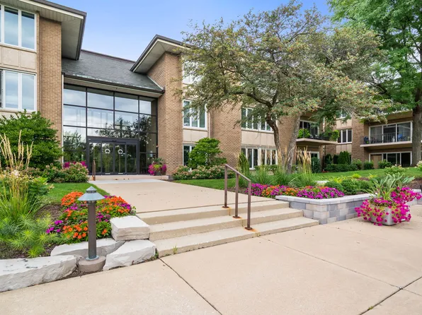 1 Oak Brook Club Dr APT A211, Oak Brook, IL 60523