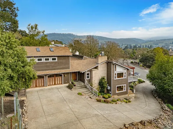 2016 Park Vista Court, Santa Rosa, CA 95405
