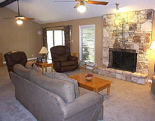 3rd image of 2010 OAK VISTA DR