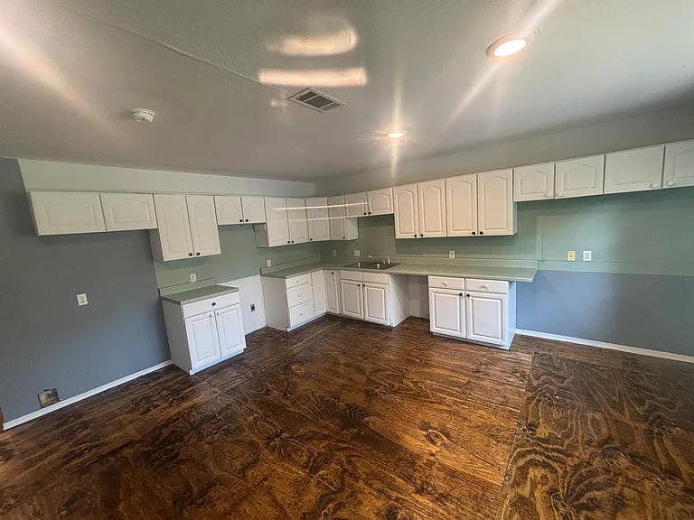 600 SW 9th St — Photo 8
